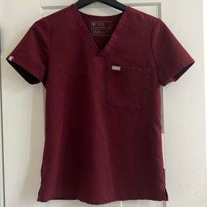 FIGS size small one-pocket top - burgundy